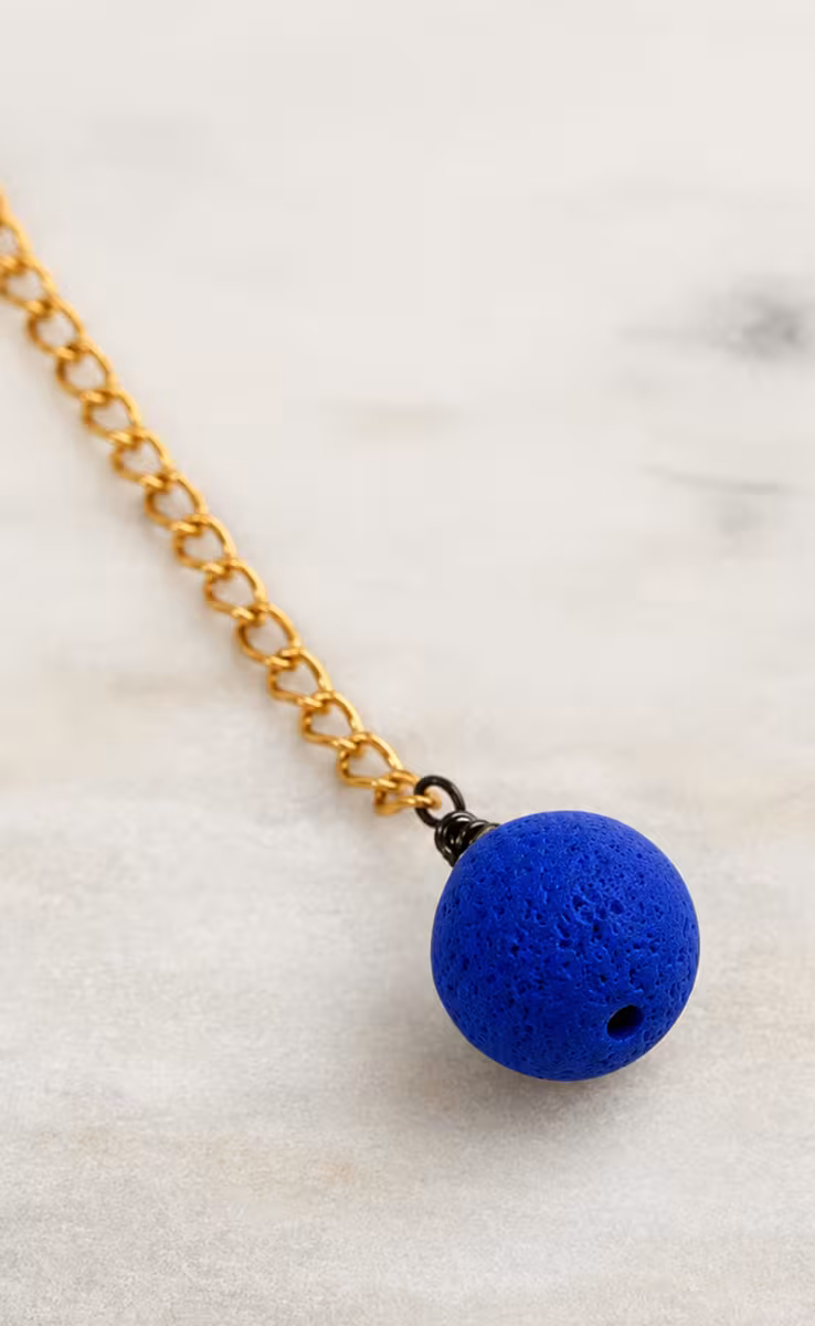 OVAL PLAQUE NECKLACE BLUE