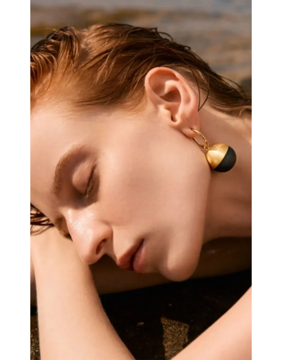 PEISINOE SPHERE EARRINGS BLACK