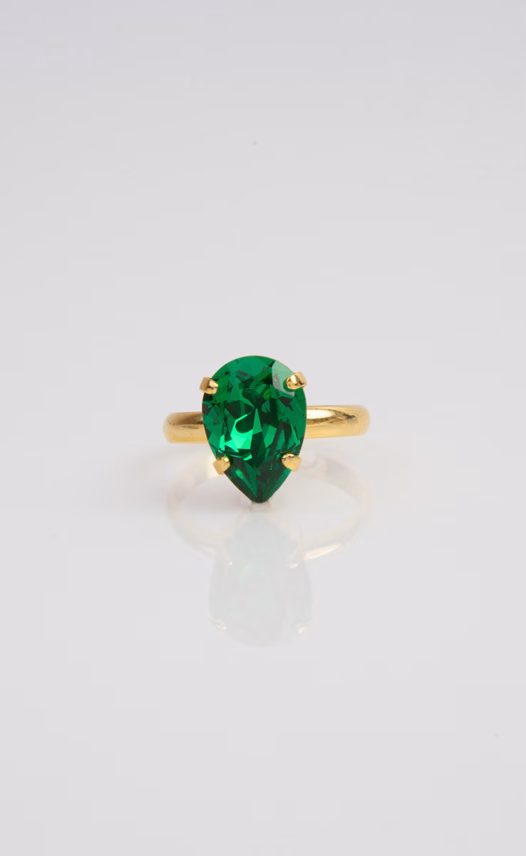TEAR SHAPE GOLD PLATED RING EMERALD