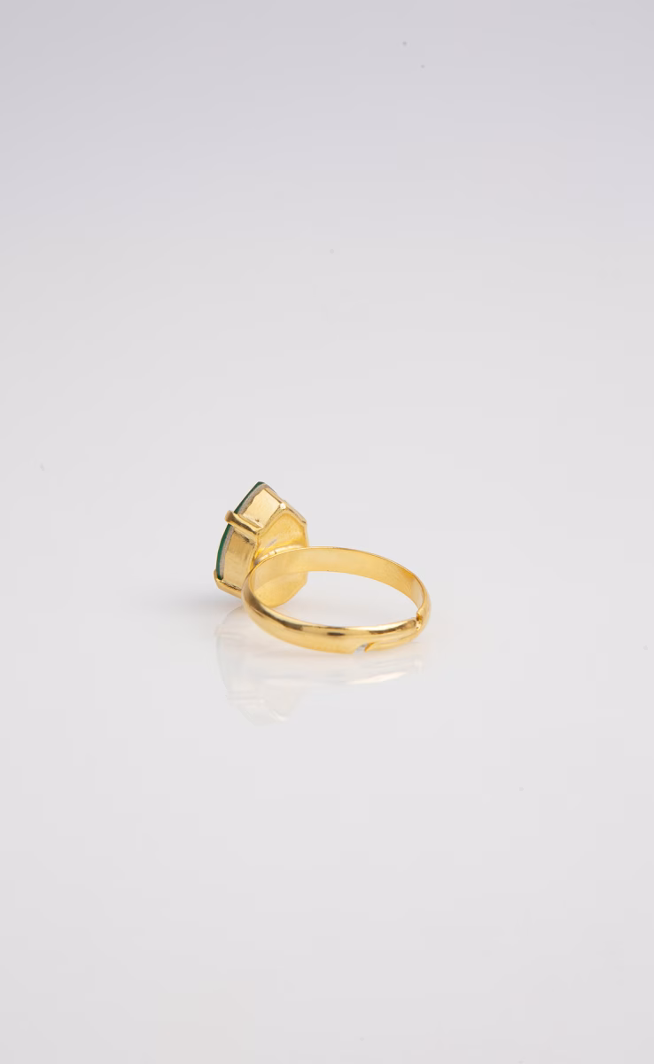TEAR SHAPE GOLD PLATED RING EMERALD