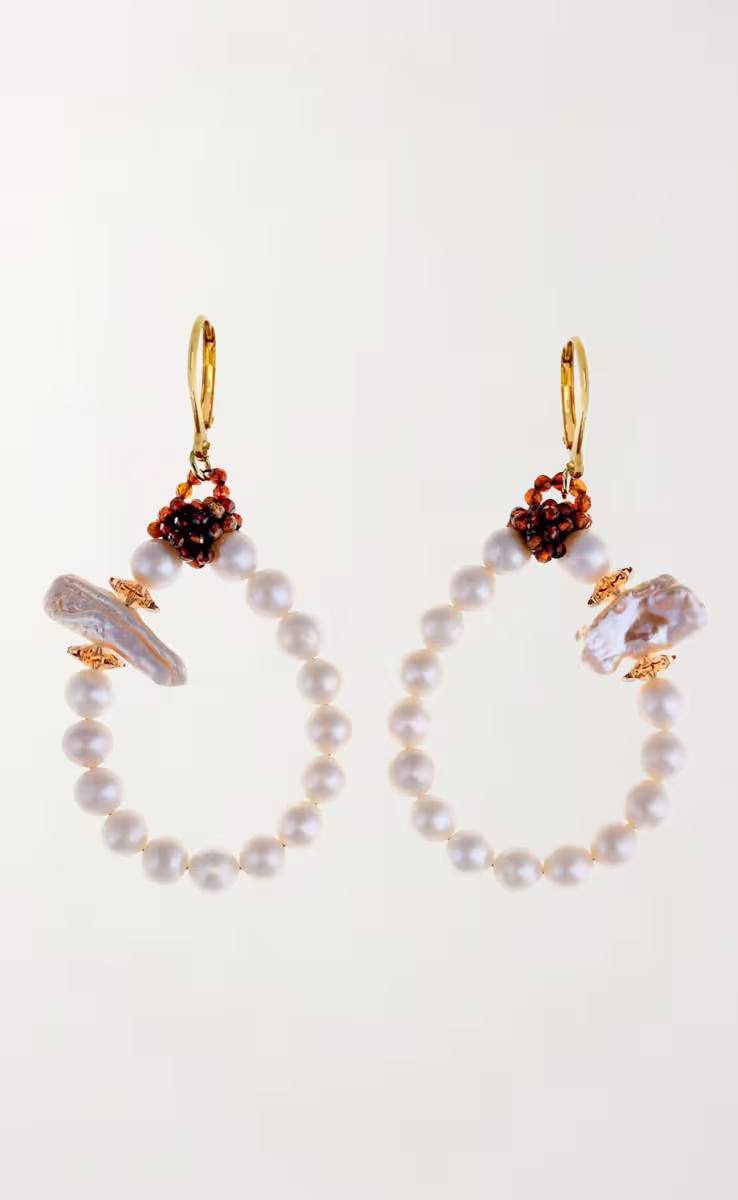 FRESHWATER PEARL EARRINGS WITH CARNELIAN