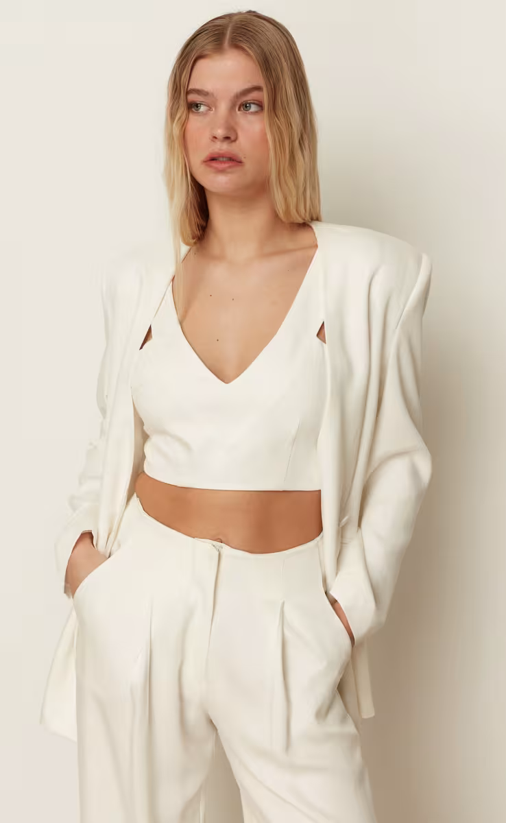 STATEMENT CROP TOP WHITE