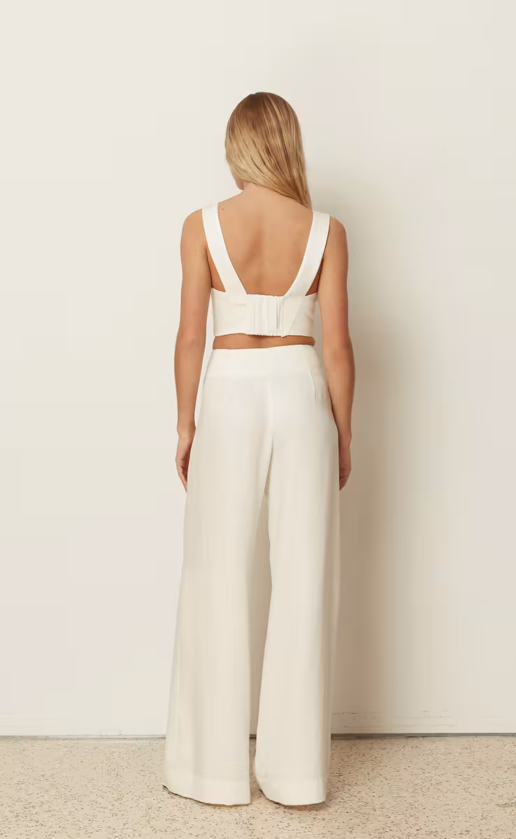 STATEMENT CROP TOP WHITE