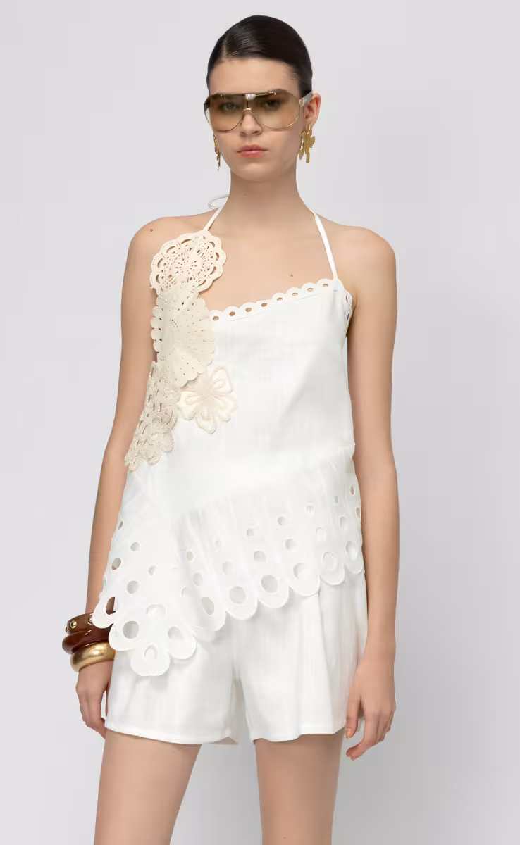 WHITE LOTUS TRIANGLE TOP WITH FLOWERS WHITE