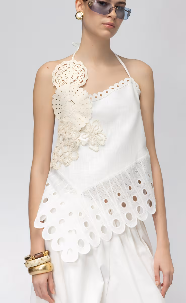 WHITE LOTUS TRIANGLE TOP WITH FLOWERS WHITE