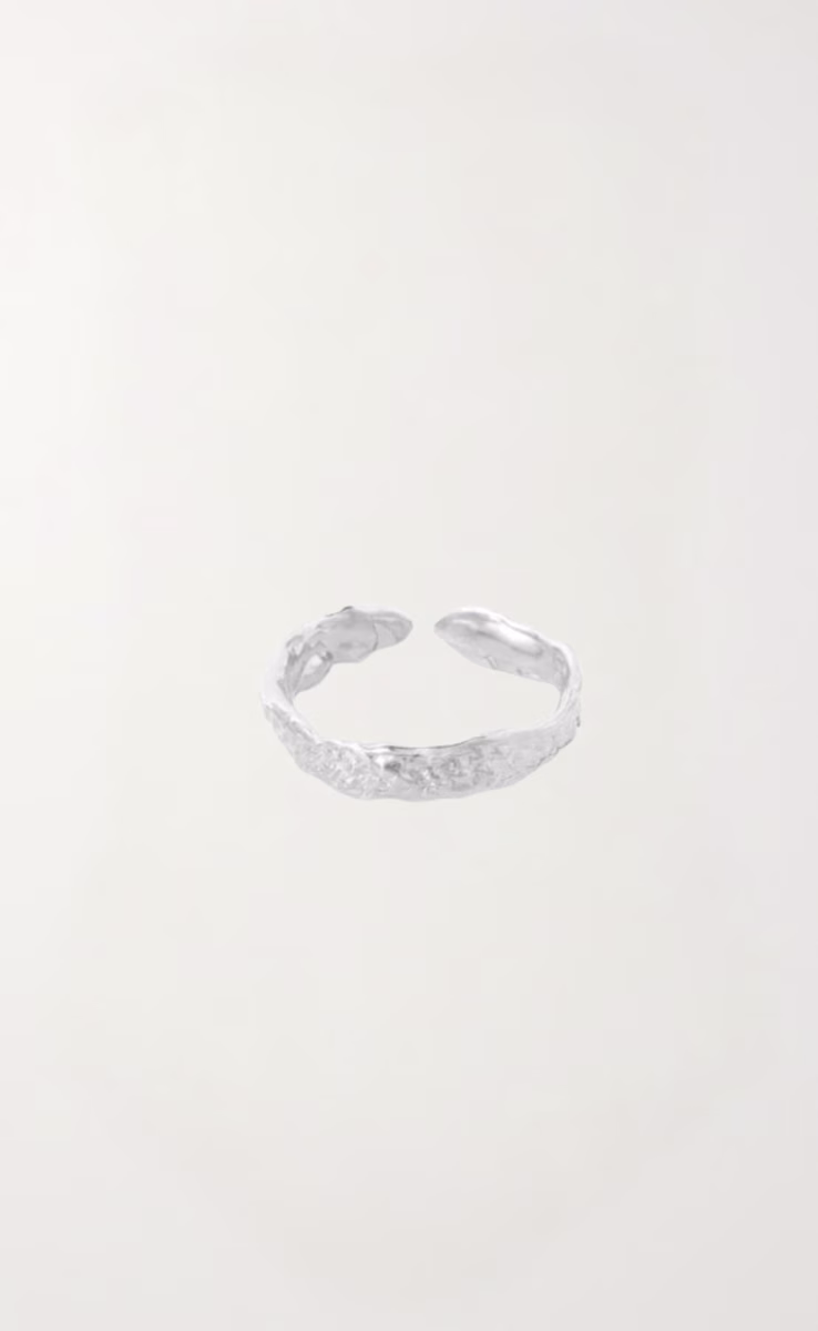 DIVINE HUG SILVER RING TWISTED