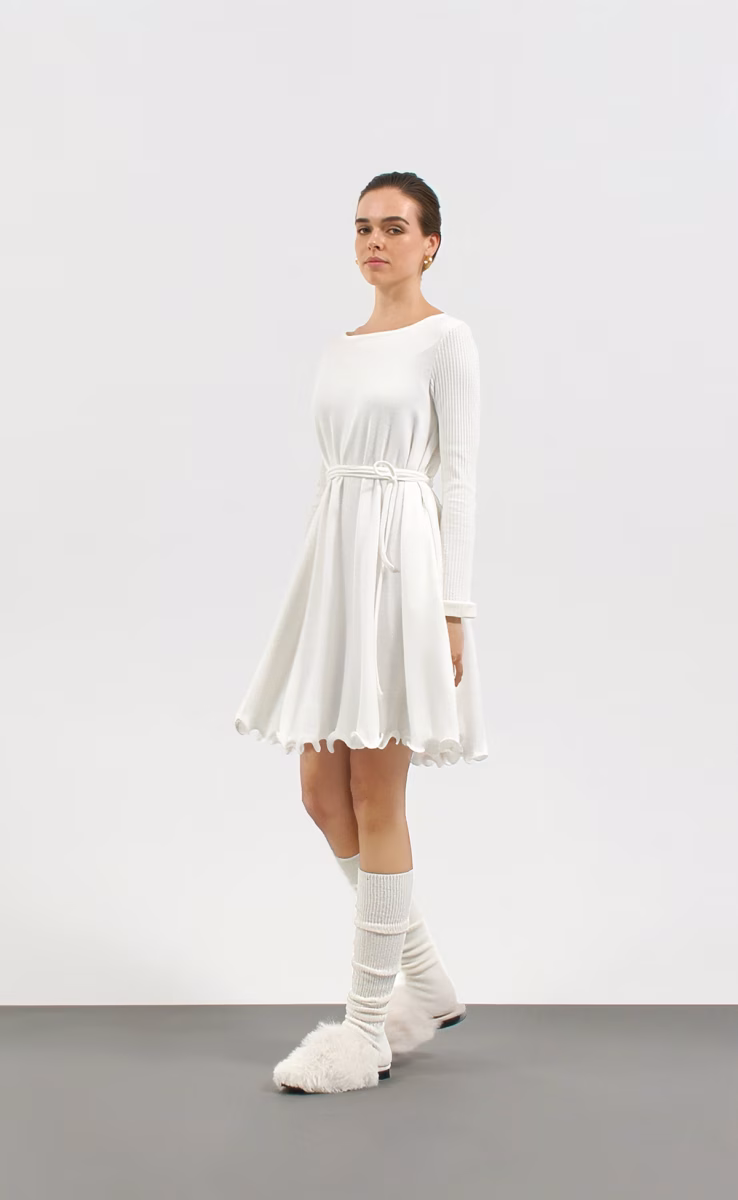 LONGSLEEVE DRESS W26243 WITH BELT AND FRILLED HEM OFF WHITE