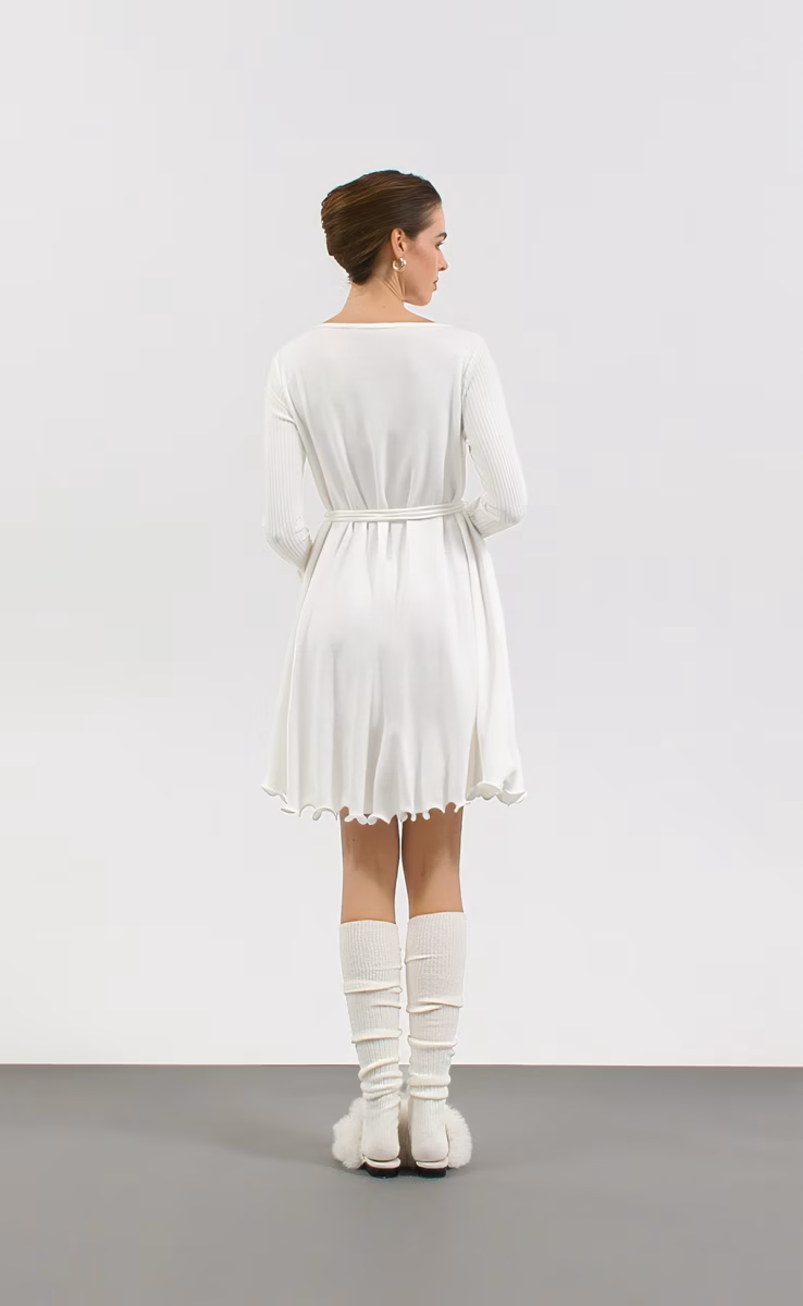 LONGSLEEVE DRESS W26243 WITH BELT AND FRILLED HEM OFF WHITE