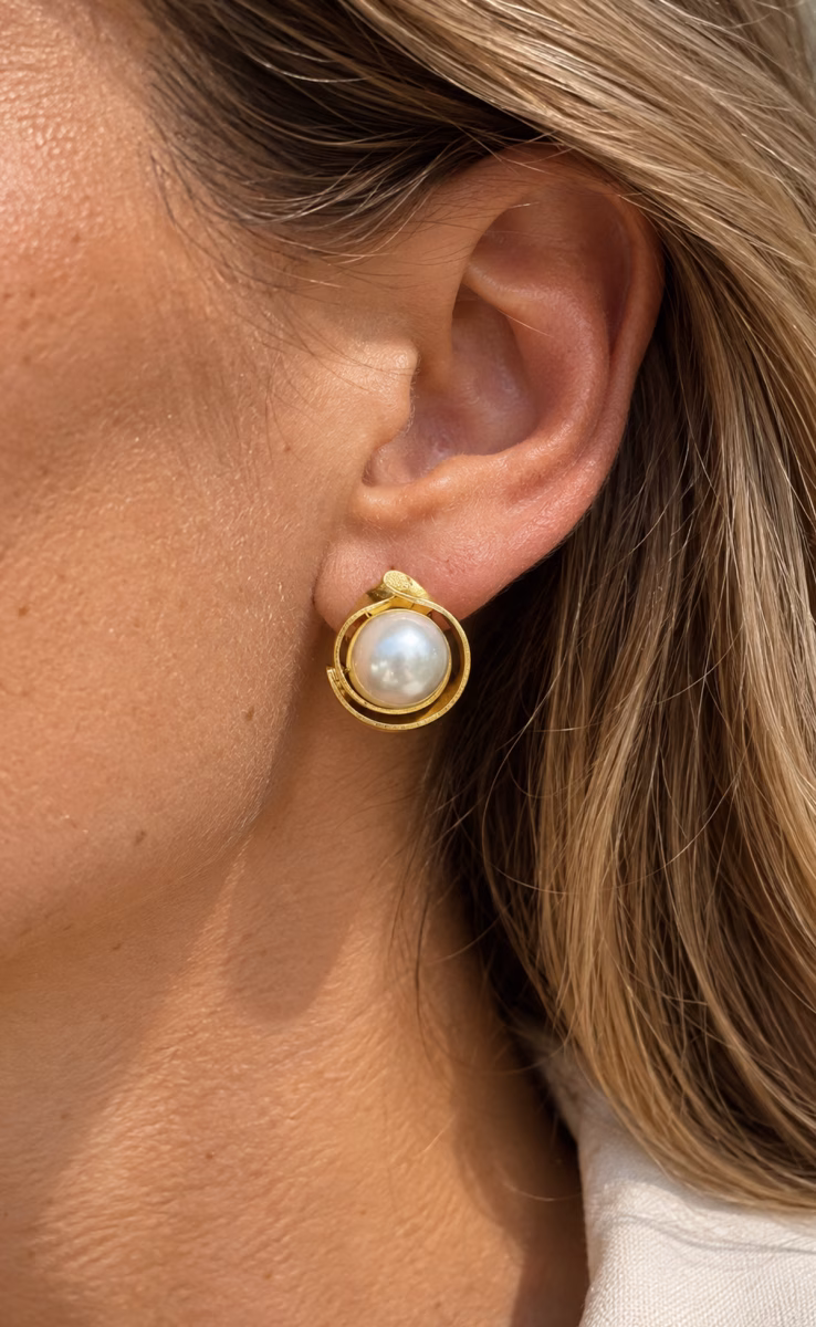 ROUND PEARL EARRINGS
