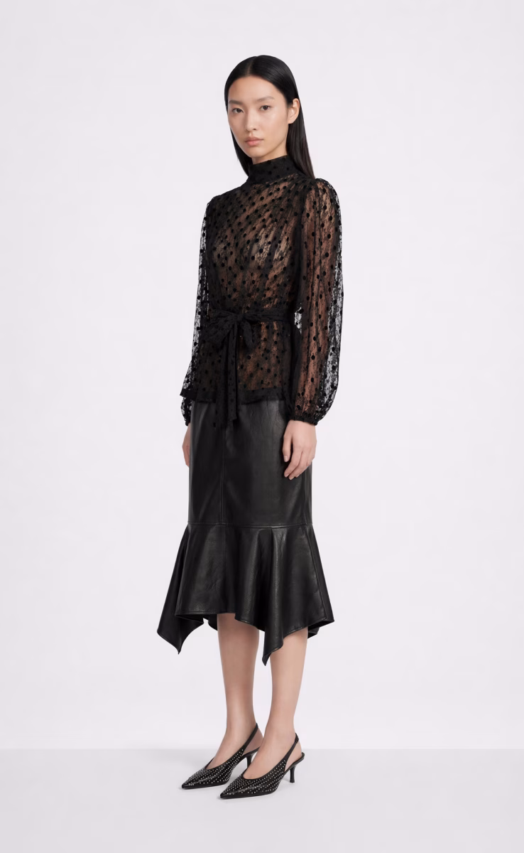 ROSETTE BLACK LACE TOP