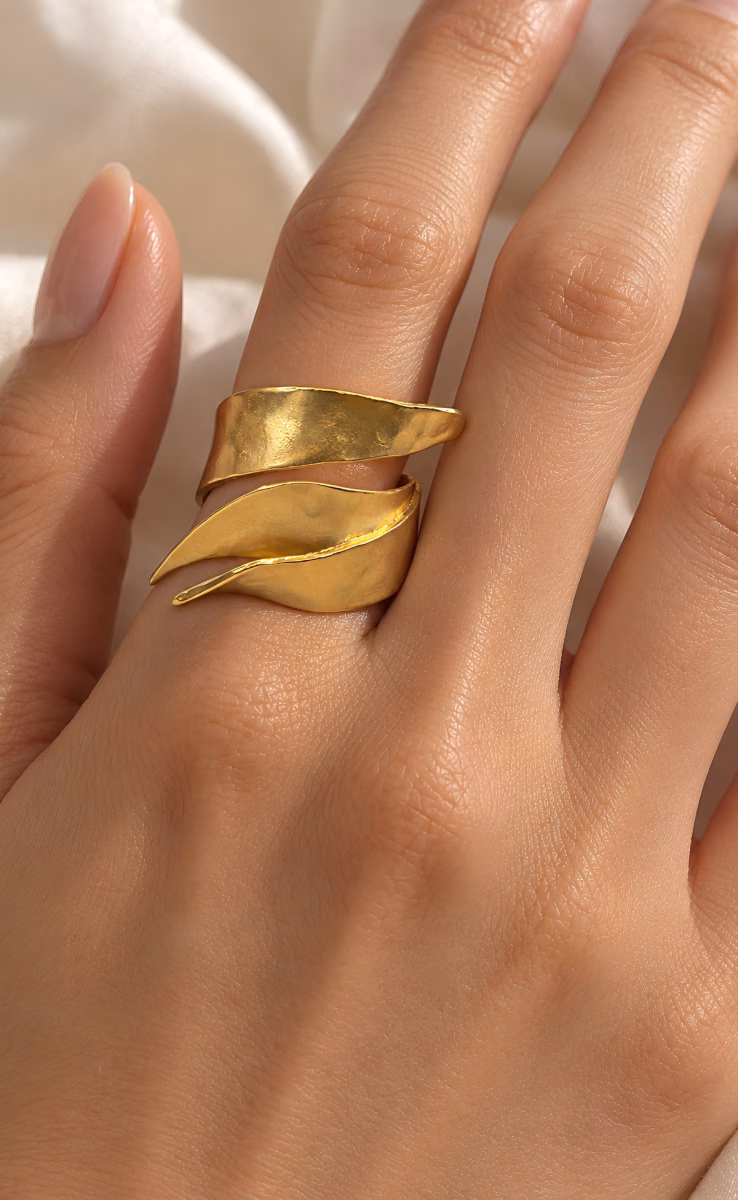 GOLDPLATED RING WITH LEAVES