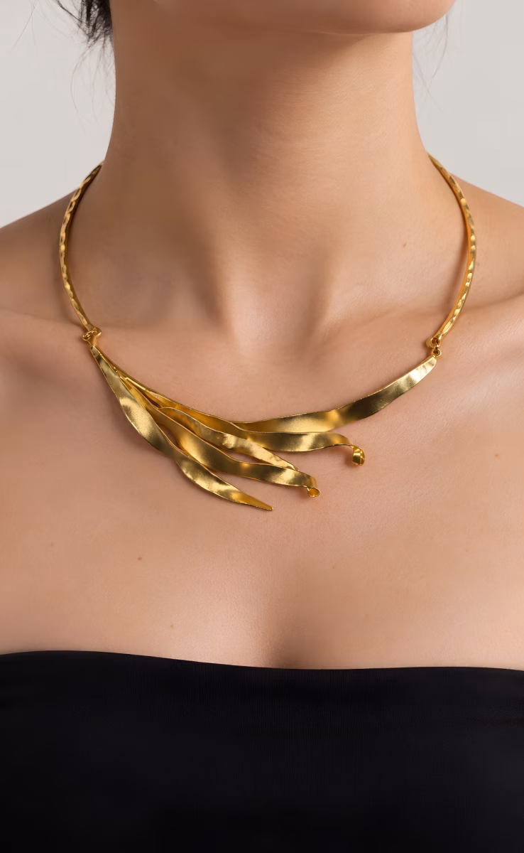 MOOVING LEAVES NECKLACE
