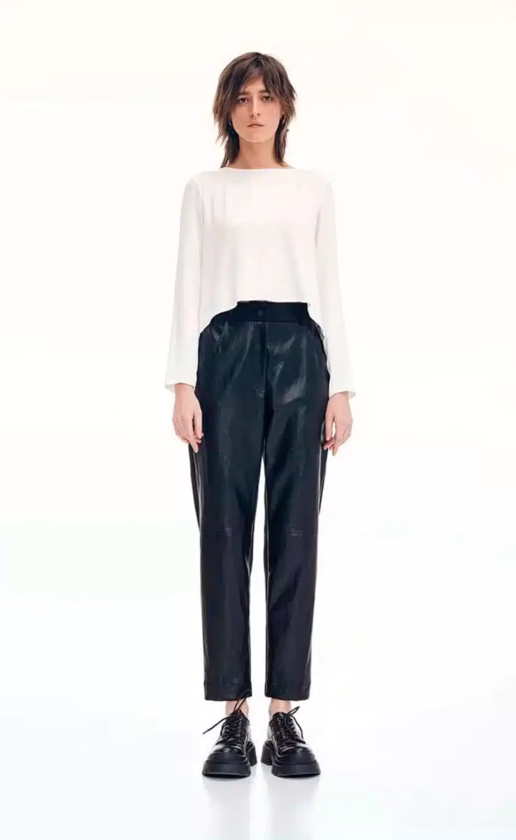 WHITE LONG-SLEEVE ASYMMETRICAL TOP WITH 