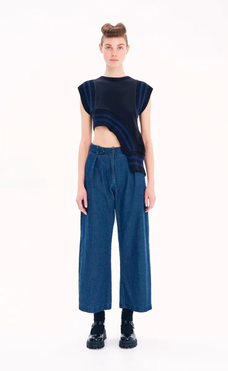 BLACK/BLUE KNIT ASYMMETRICAL CROP TOP
