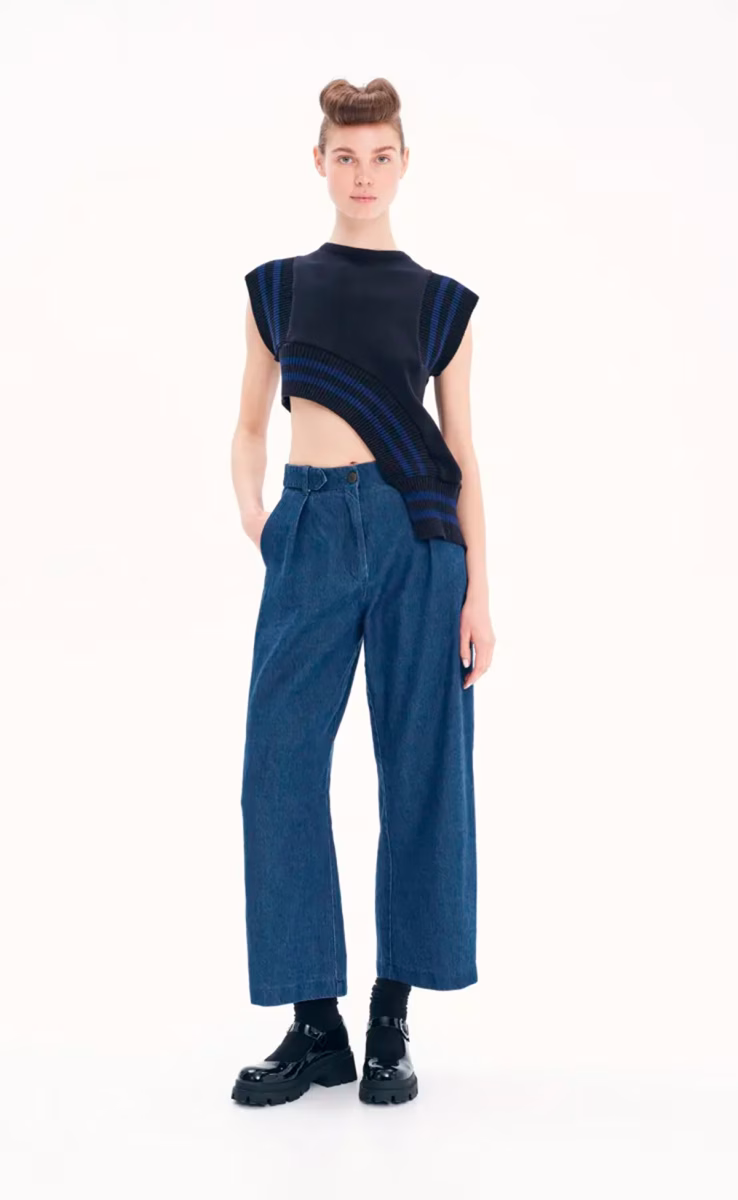 BLACK/BLUE KNIT ASYMMETRICAL CROP TOP