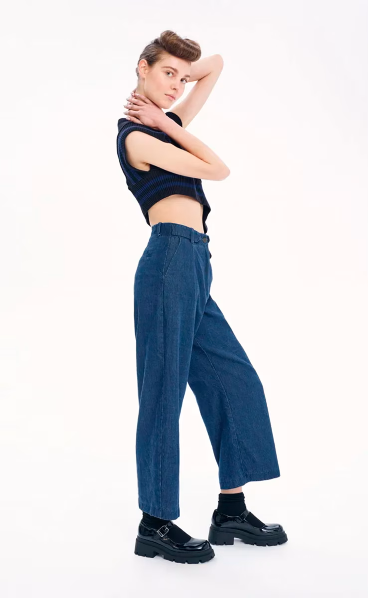 BLACK/BLUE KNIT ASYMMETRICAL CROP TOP