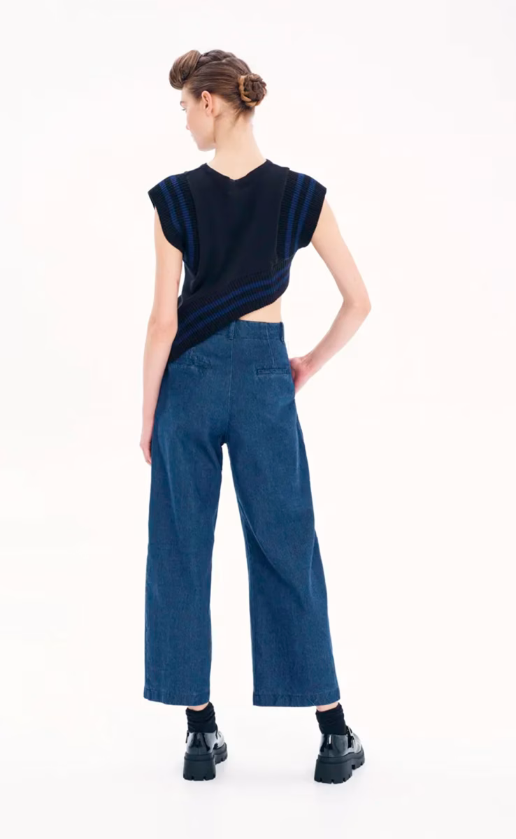 BLACK/BLUE KNIT ASYMMETRICAL CROP TOP
